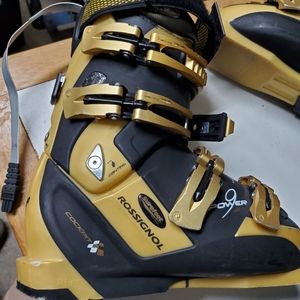 Rossignol Ski Boots...size 6 Womens, Size 4.5 Youth
